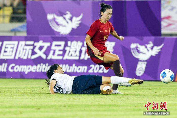 武汉国际女足邀请赛：中国队不敌俄罗斯队|中新社|张畅|王爱芳|邵子钦|潘红艳_新浪体育_新浪新闻